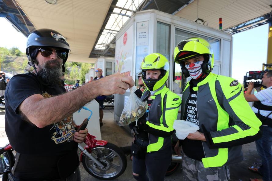 RijeÃ¨ki bajkeri sitniÅ¡em protiv naplate mostarine na KrÃ¨kom mostu