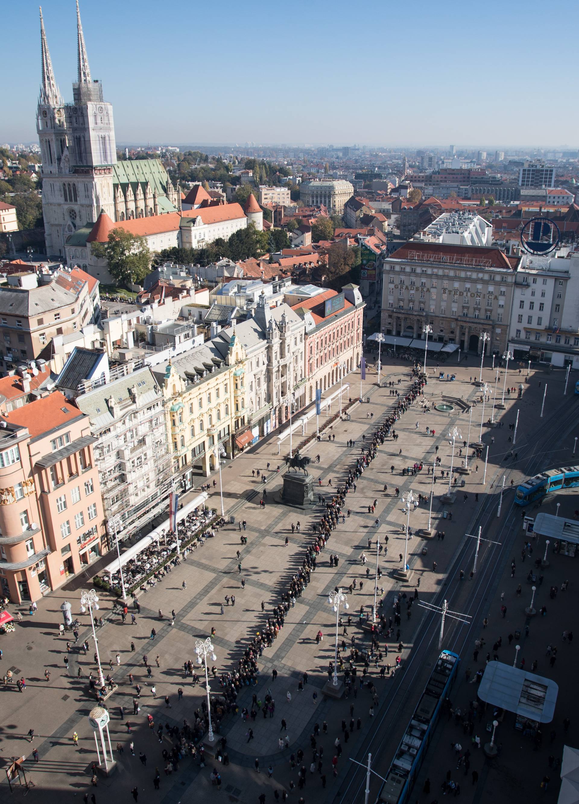 Dan je Svih svetih: Pogledajte fotografije s hrvatskih groblja