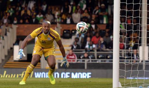 Očito namještanje? Nigerijski golman bacio loptu u svoj gol