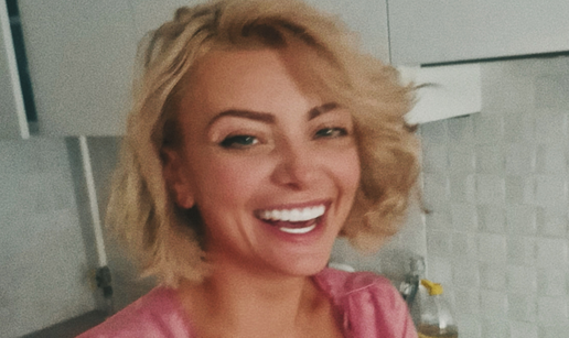 FOTO Ella pokazala kako pe&ccaron;e burgere u &ccaron;ipkastom grudnjaku i tangicama: 'Koja si ti bomba'
