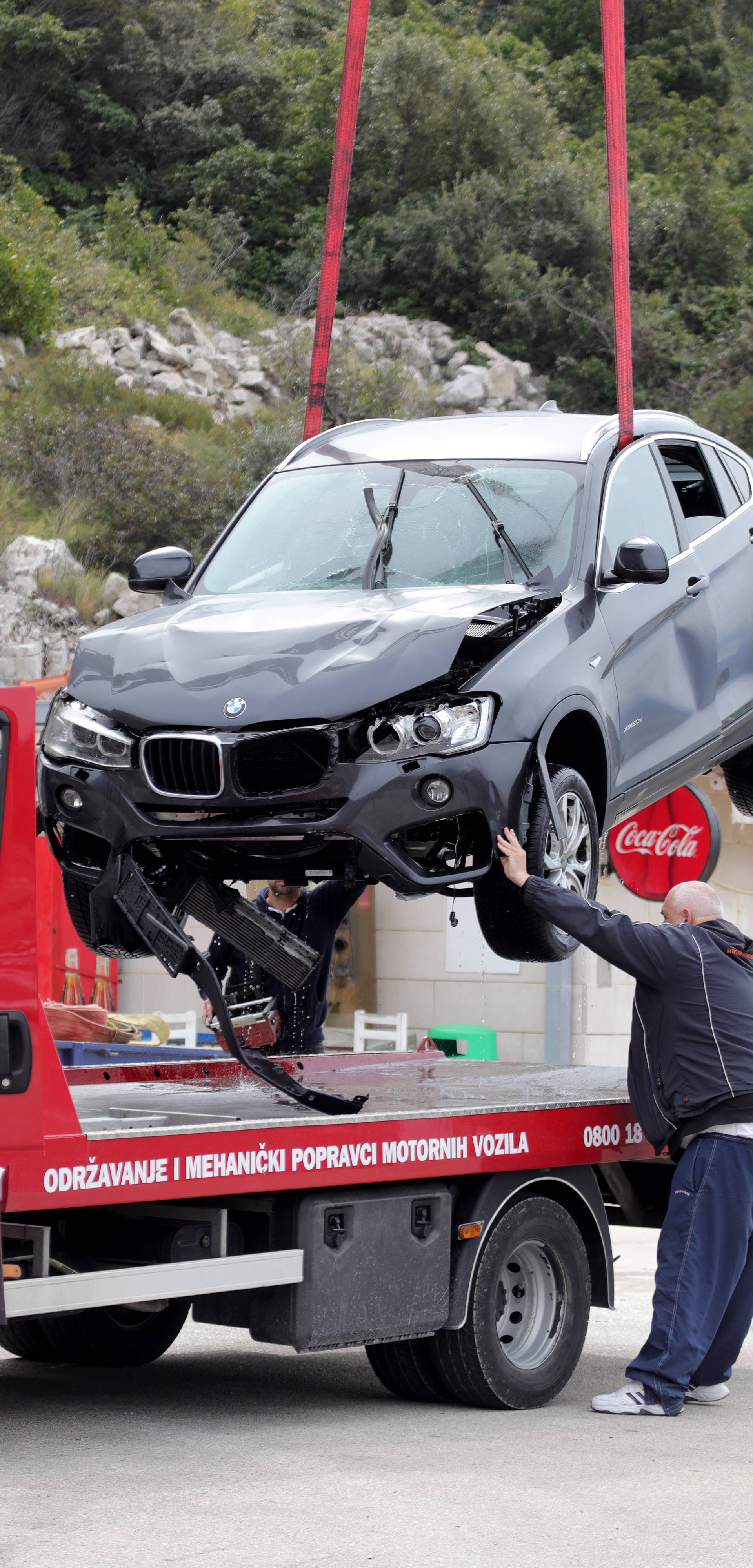 Iz mora izvučen automobil nakon tragedije u trajektnoj luci Prapratno