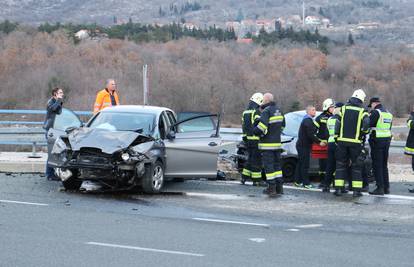 Sudar dva auta: Četvero ljudi je ozlijeđeno u blizini Zagvozda