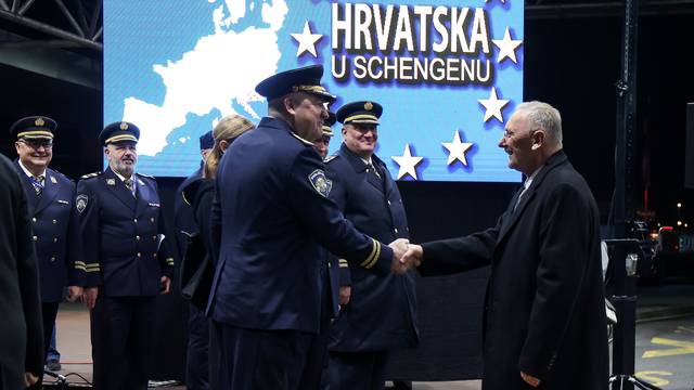 Ministar Božinović stigao na granični prijelaz Bregana uoči ulaska Hrvatske u Schengen