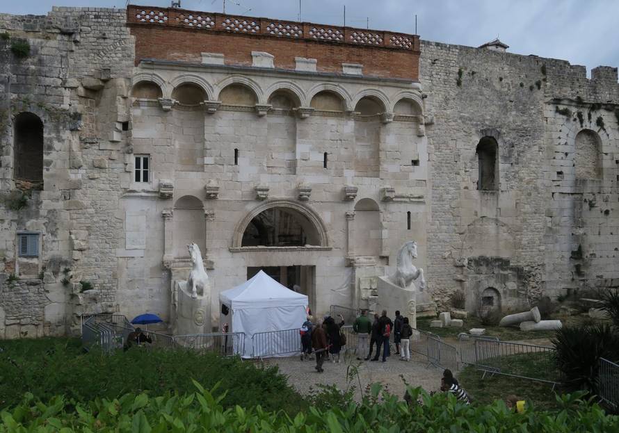 Split: Zlatna vrata Dioklecijanove palaÄe zbog snimanja zatvorena za prolaz