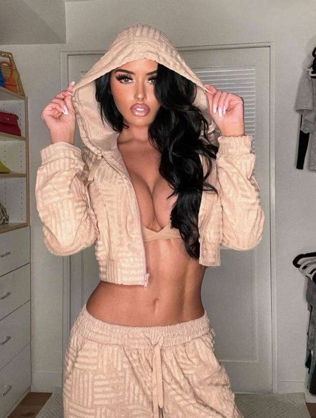 Ona je kraljica oblina! Nekad je trčala za loptom, a danas za njom trče milijuni fanova...