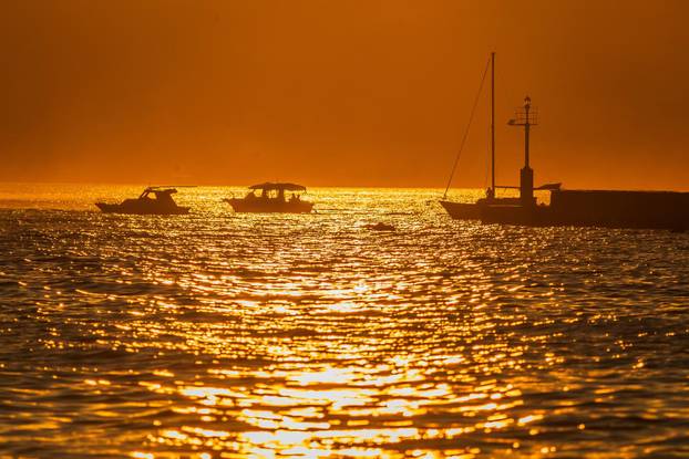 Split: Zalazak sunca iznad uvale Kašjuni