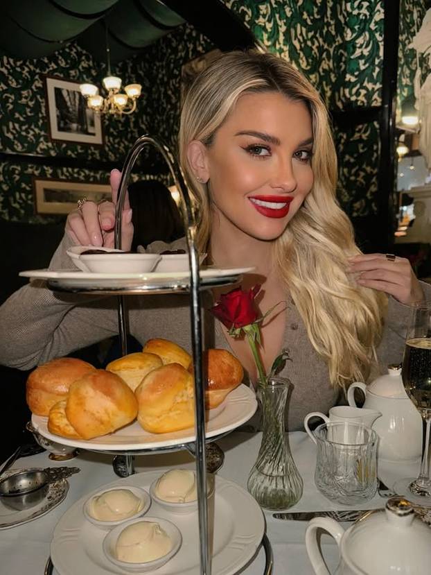 FOTO Iza seksi figure krije se prava feministkinja koja ne šuti