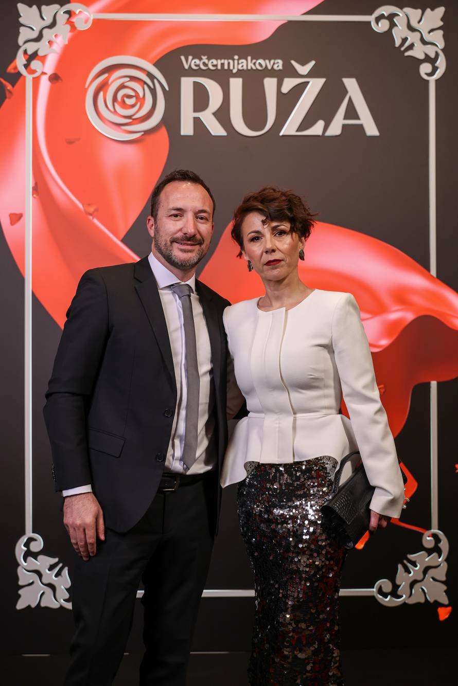 Zagreb: Uzvanici na dodjelu medijske nagrade "Večernjakova ruža" u Hrvatskom narodnom kazalištu