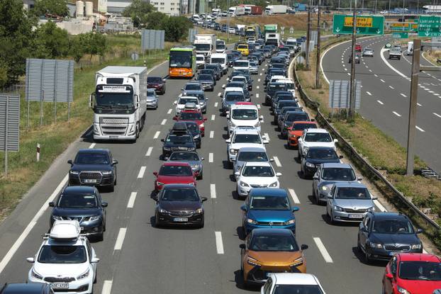 Zagreb: Velike gužve na naplatnoj postaji Lučko