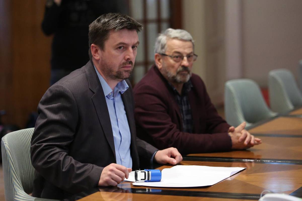 DSS zgrožen transparentom: Ovo je korak dalje u iskazivanju mržnje na nacionalnoj osnovi