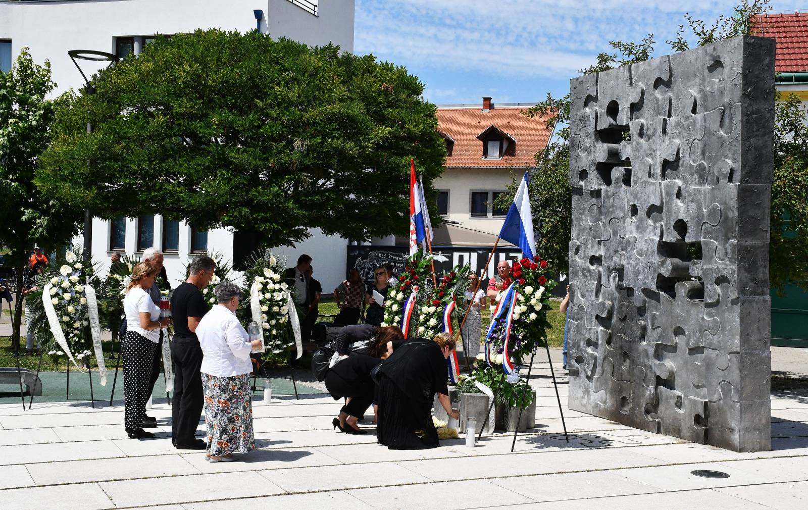 Slavonski Brod: Susret sjećanja na poginulu djecu u Domovinskom ratu "Mali križ - velika žrtva"