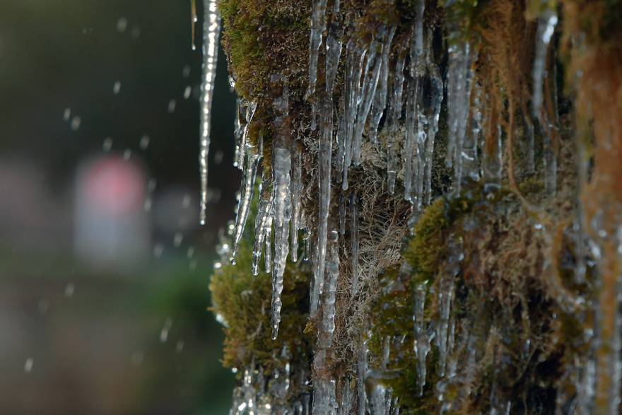 &Scaron;ibenik: Niske temperature zaledile fontanu ispred crkve Gospe van grada