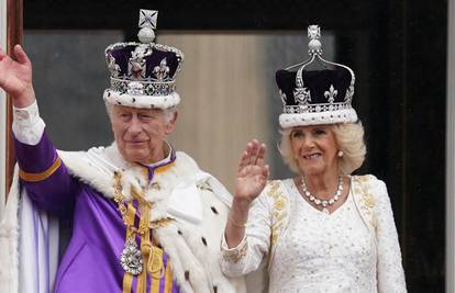 24sata na krunidbi u Londonu: Charles je okrunjen, princ Harry nije stajao s njim na balkonu