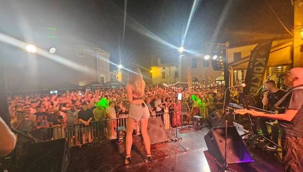 Lidija Bačić za koncert je obukla sportski grudnjak i vrlo kratke hlačice: 'Spoj ljepote i talenta!'