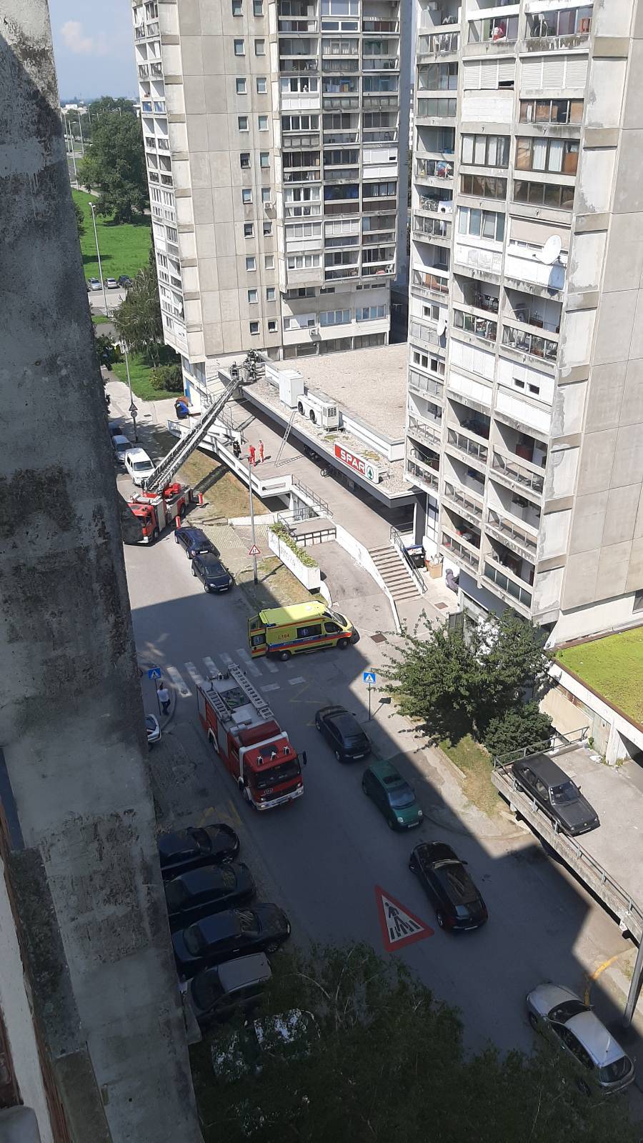 Čistila je? Žena pala sa zgrade u Novom Zagrebu i preživjela...