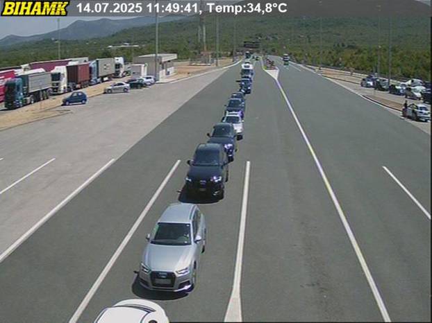 Ogromne gužve na cestama, pogledajte kartu. Kolona prema Lučkom duga čak 16 kilometara!