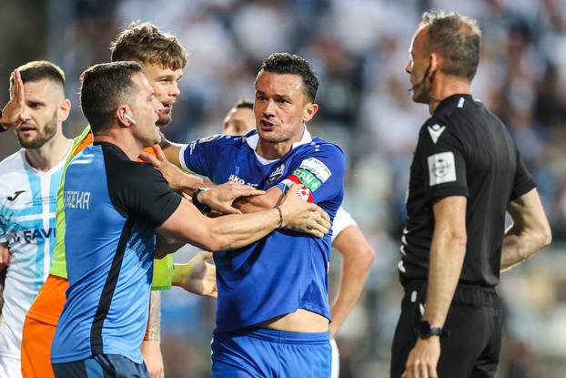 Rijeka: Sukob igrača HNK Rijeka i NK Slaven Belupo, s tribina letjele flaše i čaše
