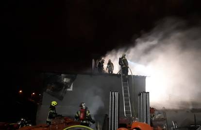 Gorio krov kuće u Svetoj Klari, gasio ga je čak 41 vatrogasac