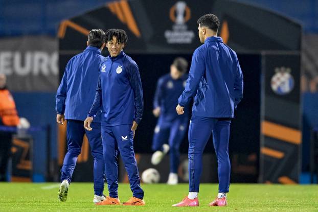 Zagreb: Zagrijavanje igrača uoči početka utakmice GNK Dinamo - Celta Vigo