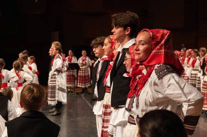 FOTO 'Tambure kroz generacije': Više od 700 članova iz SAD-a i Kanade zasviralo u Lisinskom