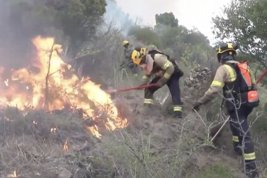 Španjolski vatrogasci bore se s ogromnim požarima: Izgorjelo je 750 hektara zemlje