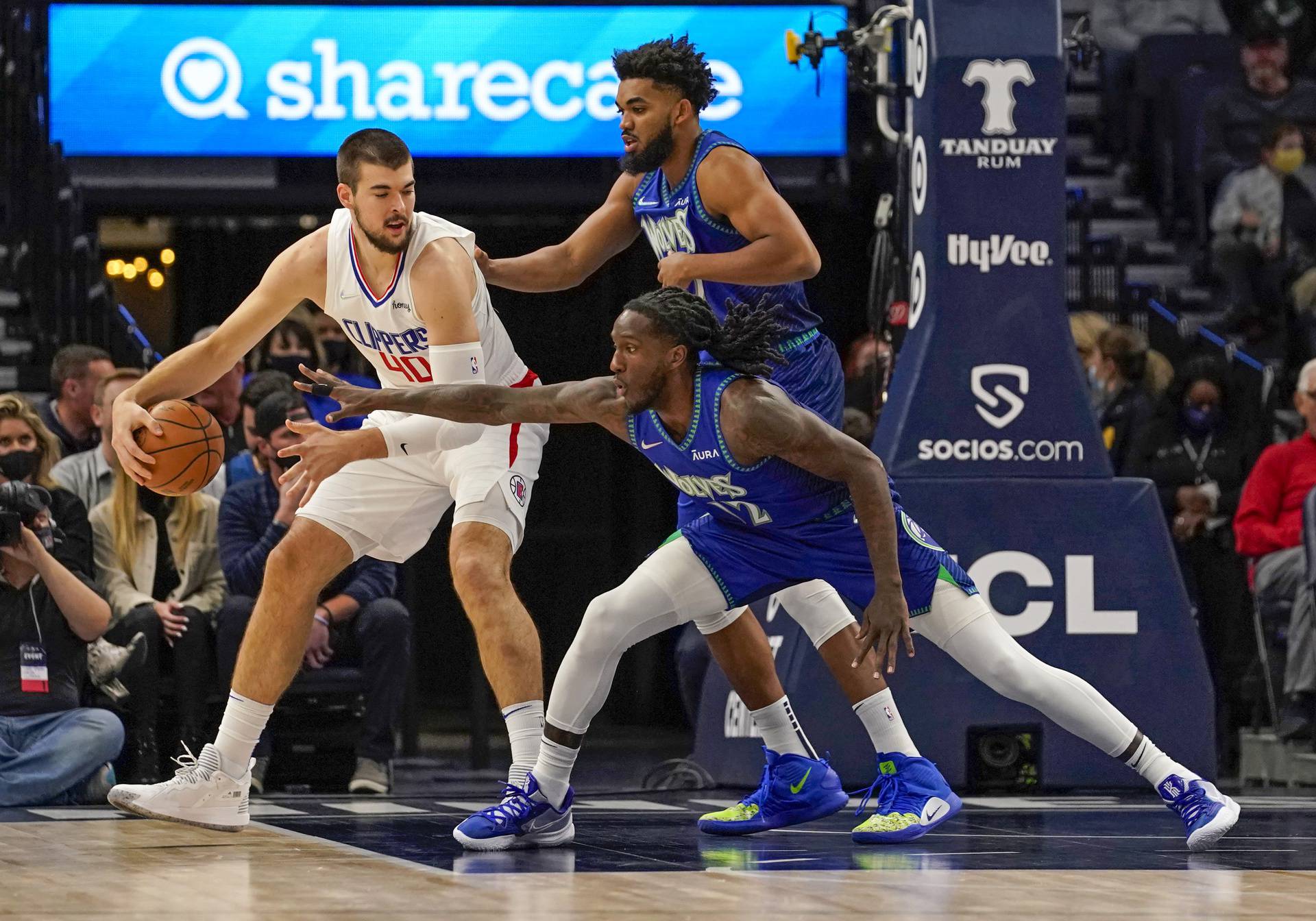 NBA: Los Angeles Clippers at Minnesota Timberwolves