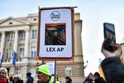 FOTO Novinari izašli na ulice u Zagrebu i Splitu zbog zakona: 'Plenki je malo nervozan...'