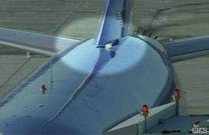Boeing 737 morao prisilno sletiti zbog rupe ne trupu