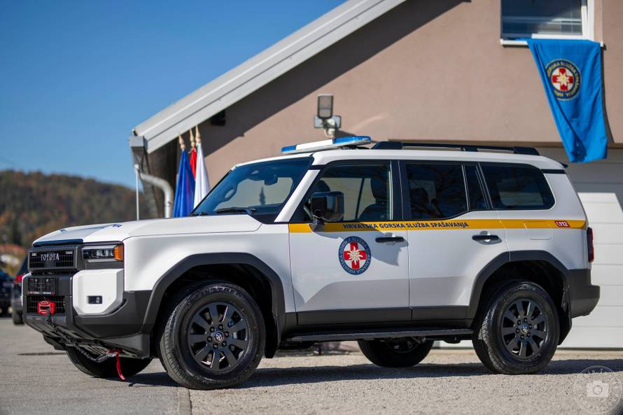 FOTO HGSS Samobor dobio novo terensko vozilo: 'Ovo je velika prekretnica za našu stanicu'