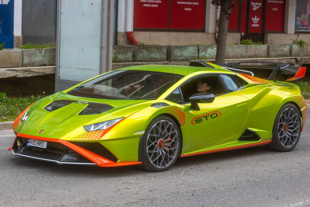 FOTO Kroz Gospić protutnjalo 50  nabrijanih Lamborghinija