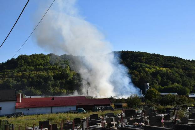 FOTO Buktinja 'progutala' halu tvornice Windor kod Pleternice