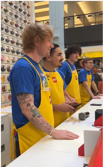 Ed Sheeran iznenadio fanove: U trgovini im je prodavao 'legiće'