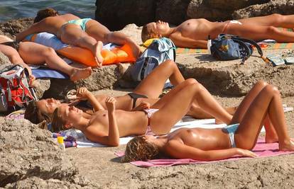 Nudizam polako iščezava s većine jadranskih plaža