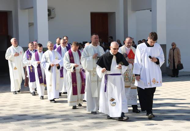 Šibenik: Na blagdan Svih svetih misno slavlje predvodio je mons. Tomislav Rogi?