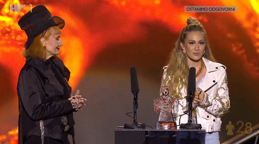 Josipa Lisac uručila nagradu Albini: 'Hvala vam od srca, hvala na slatkim savjetima'