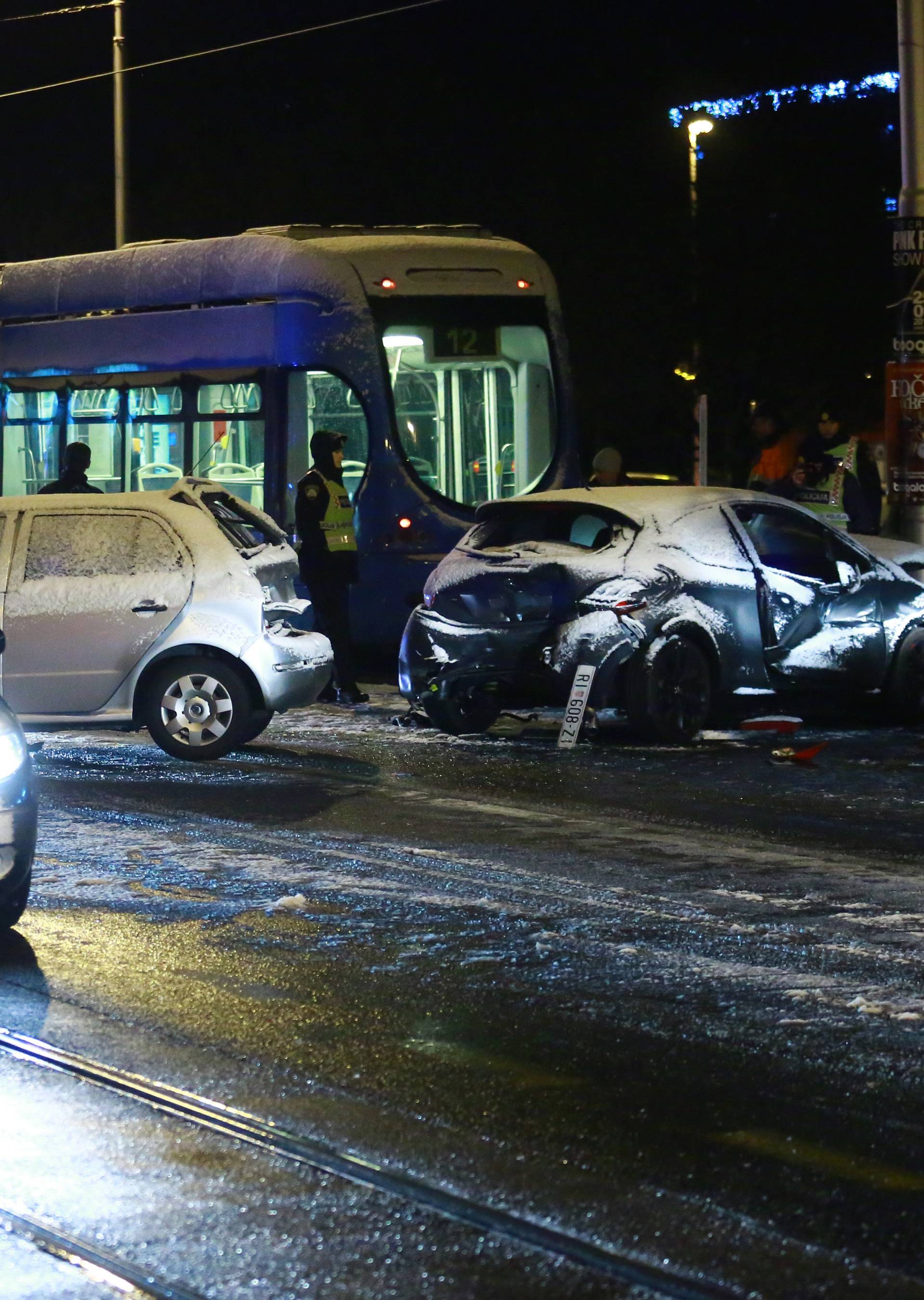 Zagreb: Sudarili se dva tramvaja i dva automobila kod Ravnica