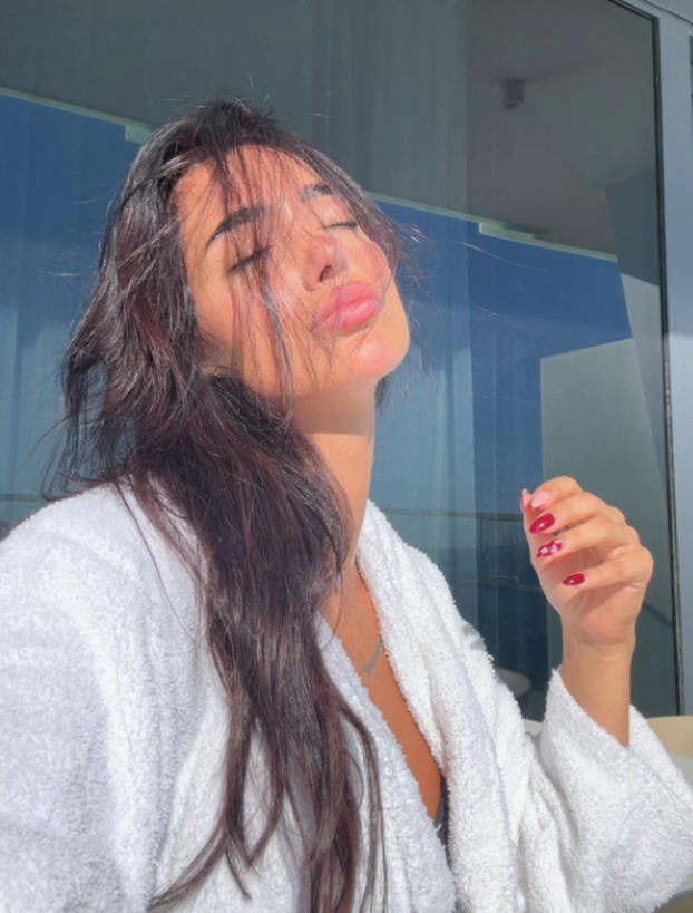 FOTO 'Savršena' Laura ima novi imidž: Pogledajte kako sada izgleda, fotkala se i bez šminke!