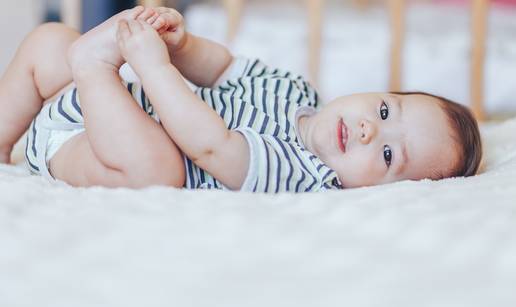 Dvostruki izazov za roditelje: Kako preživjeti s dvoje djece mlađe od dvije godine?