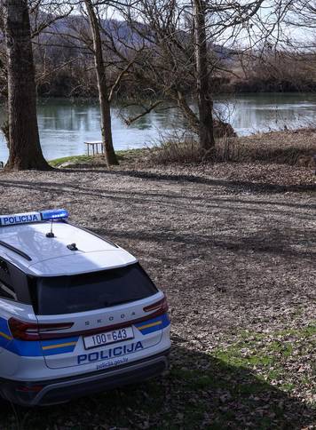 Hrvatska Kostajnica: Pri prevrtanju &ccaron;amca u Rijeci Uni jedna je osoba poginula