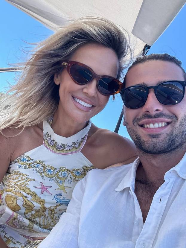 FOTO Brčkanje u bazenu, u ruci šampanjac! Maja objavila fotke iz Dubaija, s njome je i Šime...