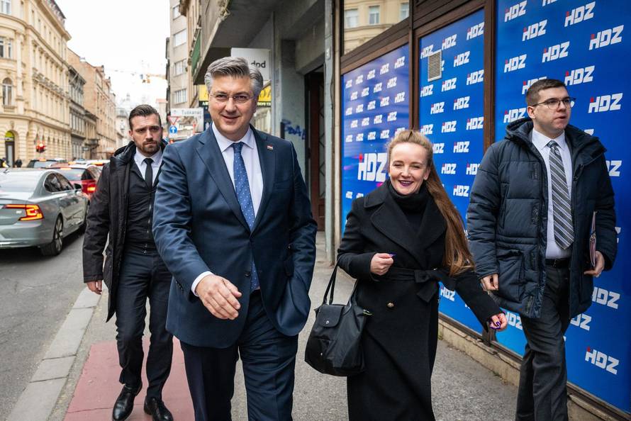 Zagreb: Dolazak članova HDZ-a na sjednicu Predsjedništva i Nacionalnog odbora stranke