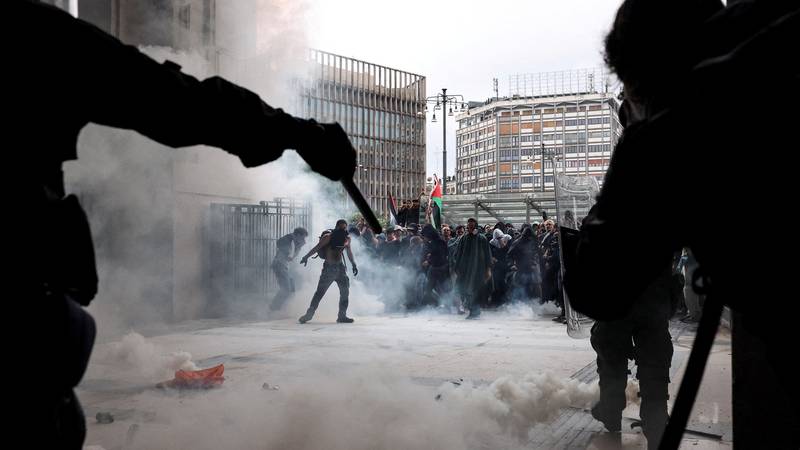 FOTO Ogromni prosvjedi u Italiji  zbog situacije u Gazi. U Milanu kaos, lete suzavac i kamenja!