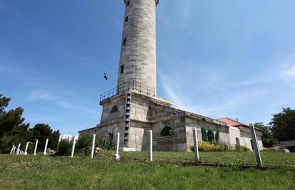 Koraci grofove ljubavnice još uvijek se čuju na svjetioniku...