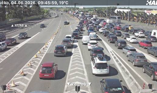 FOTO Pogledajte kolonu vozila prema moru. Zagu&zcaron;valo na A1: 'Zbog pje&scaron;aka stojimo dva sata'