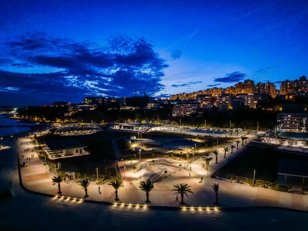 Noćne fotografije novouređenog Žnjanskog platoa