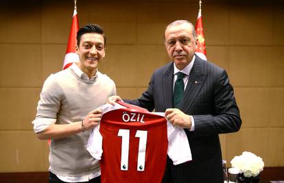 Özil je izazvao buru u javnosti: 'Upaljeno je zvono za uzbunu!'