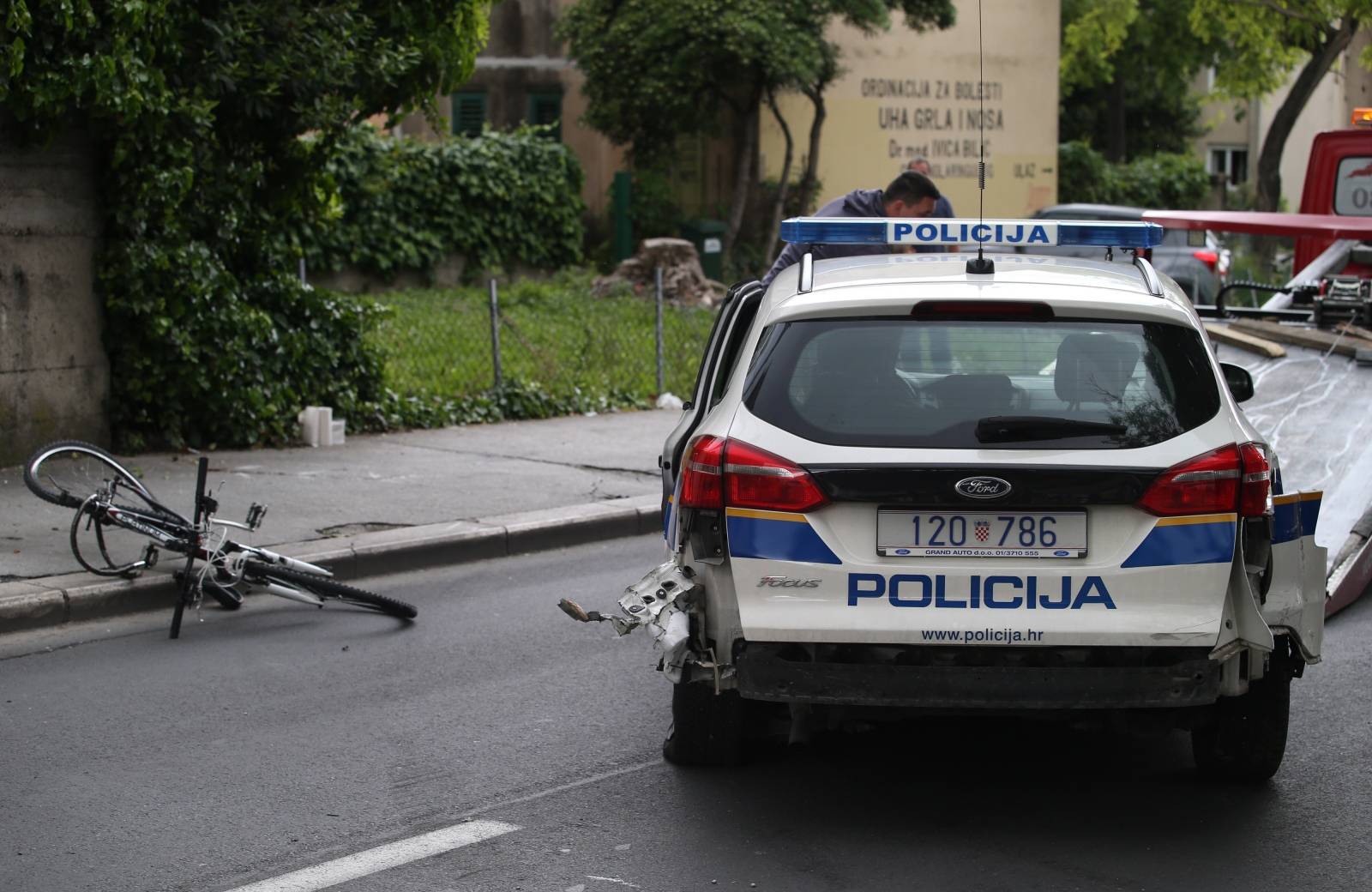 Split: U prometnoj nesreÄi sudjelovali osobno vozilo, bicikl i policijsko vozilo