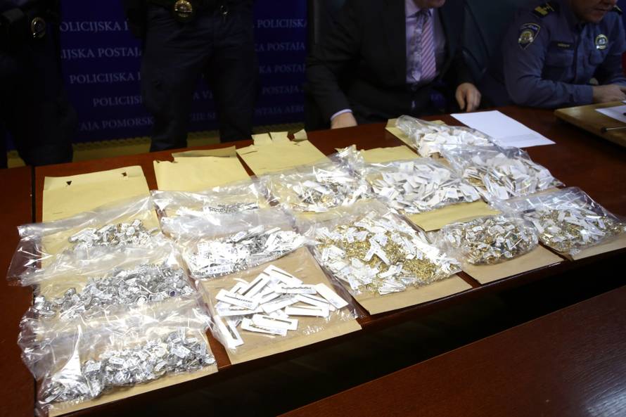 Pljačkali i u Zagrebu?! Bježali su, policajac ih prskao sprejem