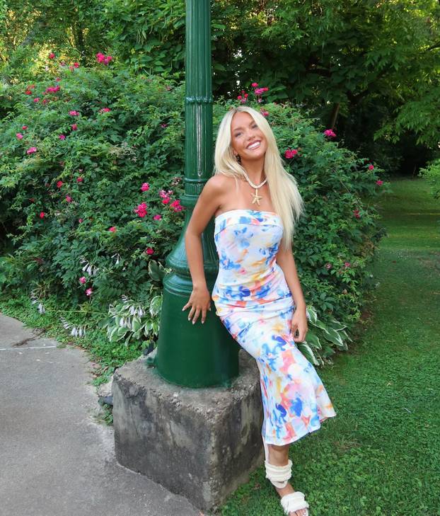 FOTO Otkrili ring djevojke za boksački spektakl. Jedna ima diplomu, druga se već skinula