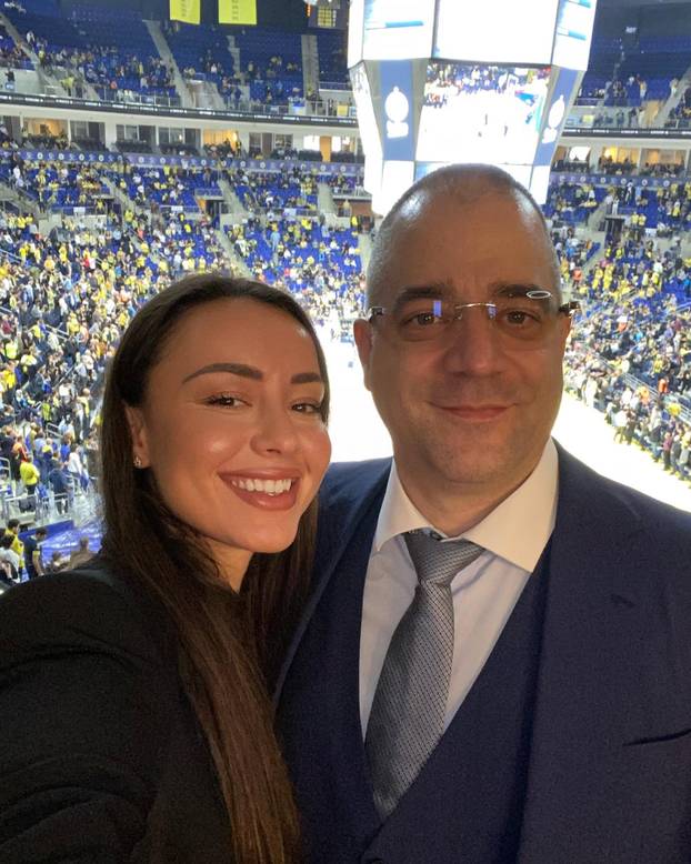 FOTO Srpkinja vodi košarkaše, voli Hrvatsku i ruši predrasude